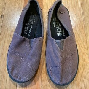 TOMS kids size T12 - cocoa color - great condition